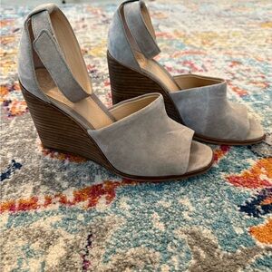 Stylish Gray Wedge Sandals‎